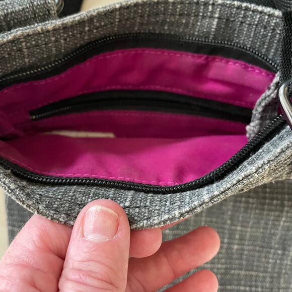 Dakine Crossbody Purse Travel Bag - Picture 6 of 8